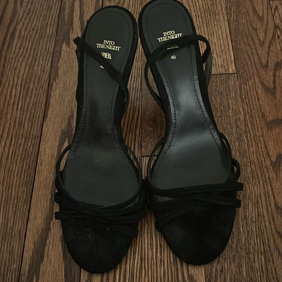 Suede Zara black strappy black sandal size 40 worn once - Picture 3 of 4